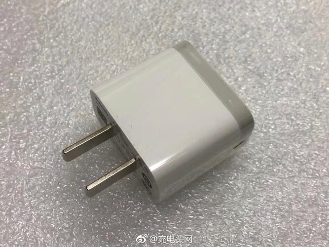 小米新款充电器曝光 比亚迪制造，设计更小巧时尚，充电器市场迎新范式